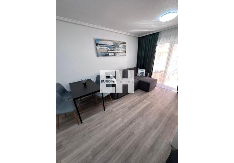 Apartamento  - Segunda mano - Torrevieja - Centro - Muelle Pesquero