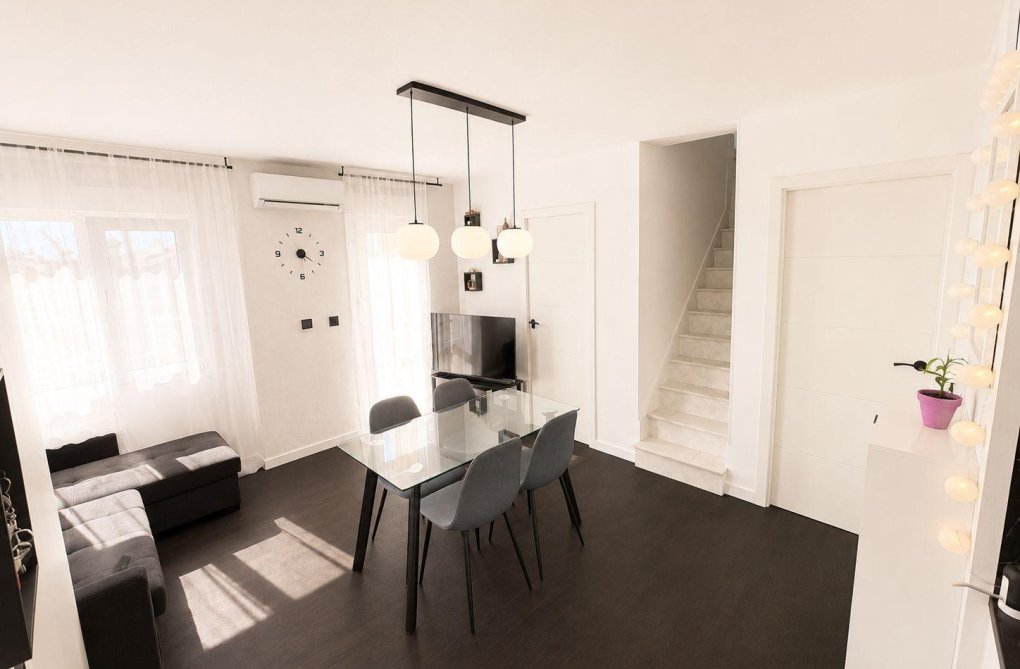 Herverkoop - Duplex - Torrevieja - Carrefour