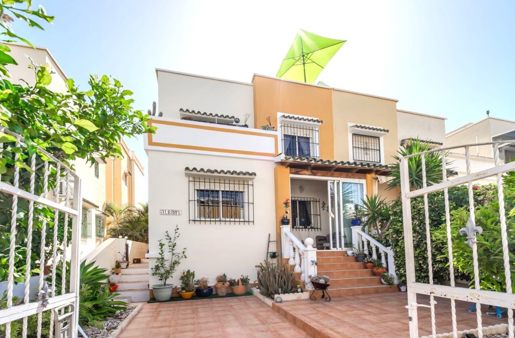 Herverkoop - Semi Detached - Los Altos - Res Valle de los pinos