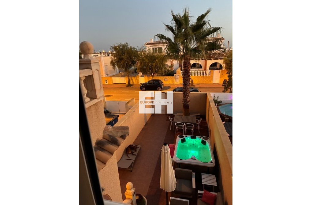 Herverkoop - town house - Avileses - Jerónimo Y Avileses