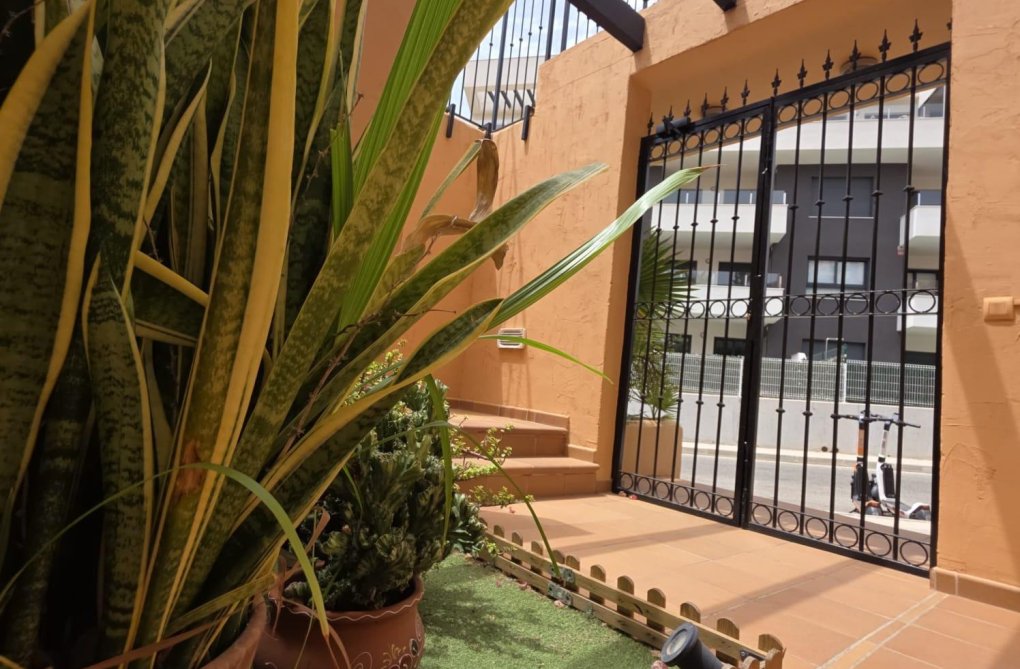 Herverkoop - town house - Orihuela Costa - Las Filipinas