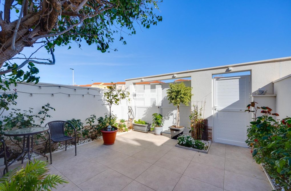Herverkoop - town house - Torrevieja - Aguas Nuevas