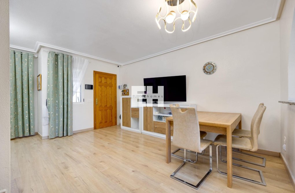 Herverkoop - town house - Torrevieja - Aguas Nuevas