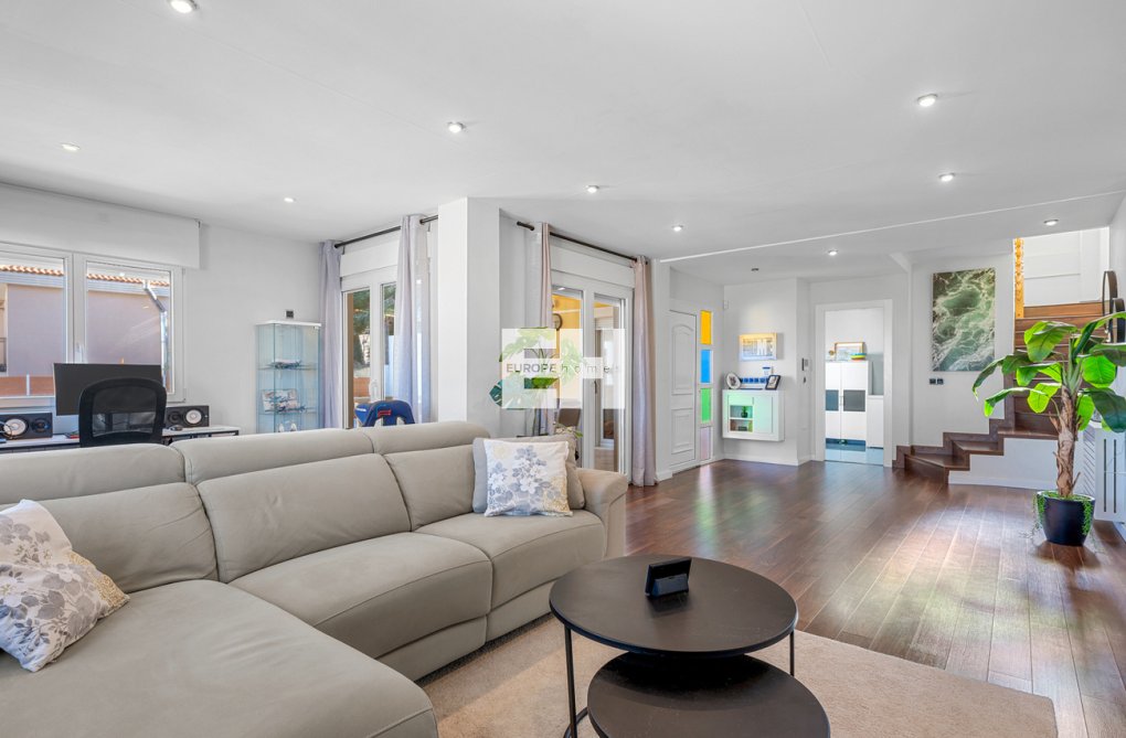 Herverkoop - villa - Ciudad De Las Comunicaciones - Costa Blanca