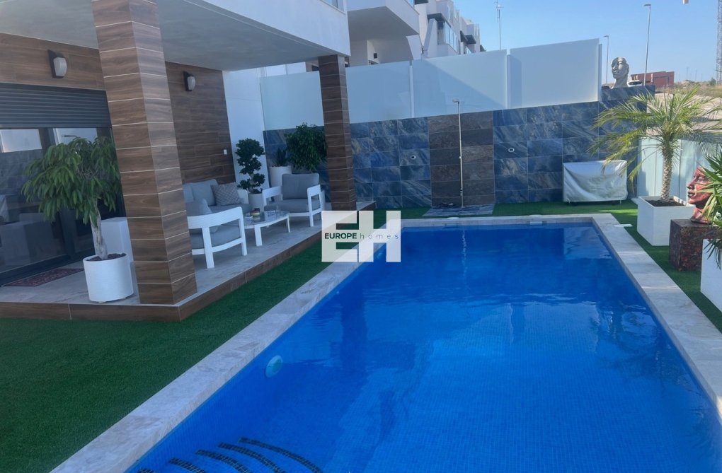 Herverkoop - villa - Los Montesinos - Costa Blanca