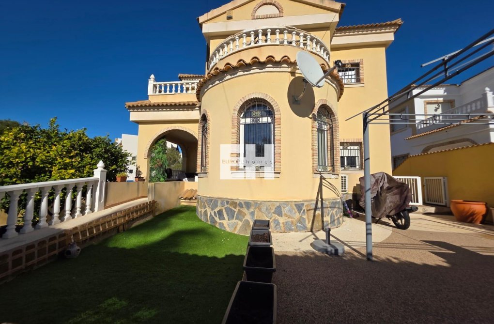 Herverkoop - villa - Orihuela Costa - Villamartín-las Filipinas