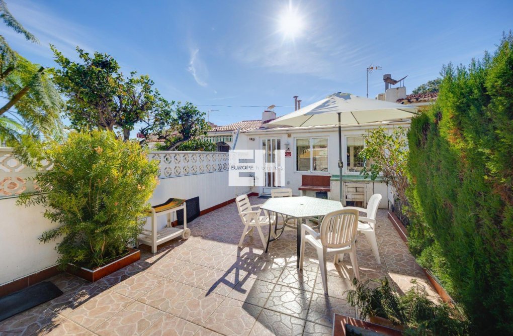 Herverkoop - villa - Torrevieja - Calas Blanca