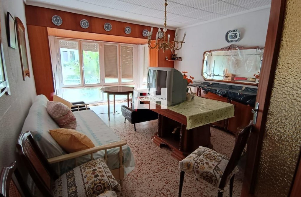 Herverkoop - villa - Torrevieja