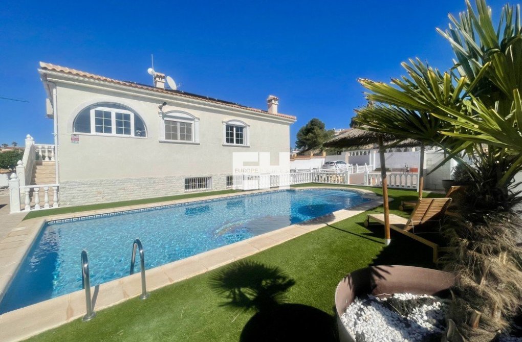 Herverkoop - villa - Urb. La Marina - Inland