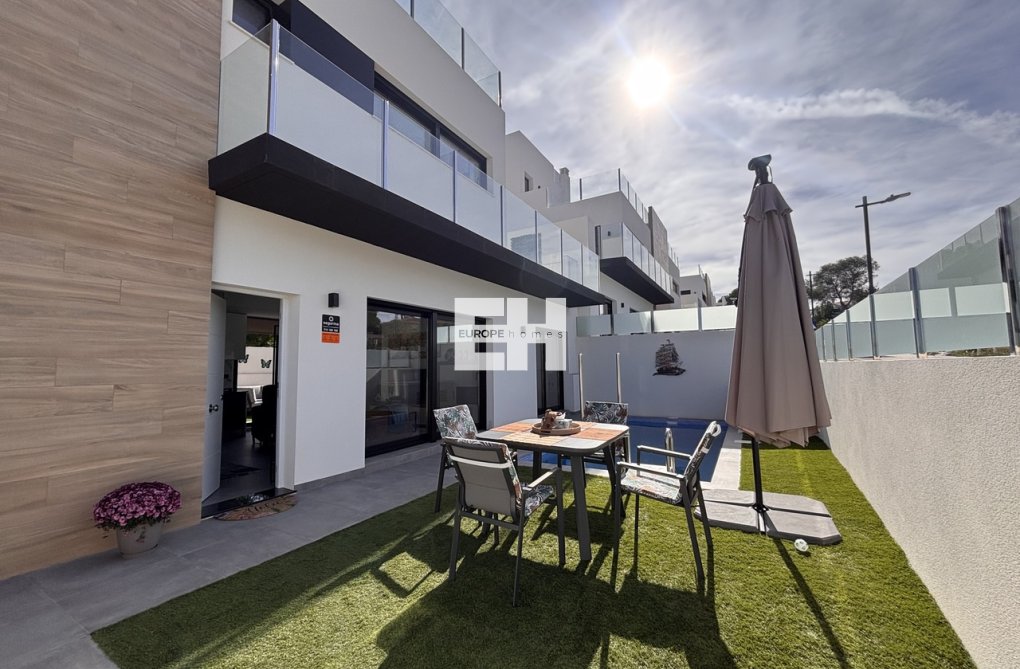 Herverkoop - villa - Villamartin - Costa Blanca
