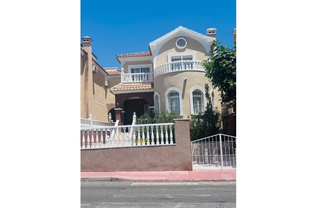Herverkoop - villa - Villamartin - Costa Blanca