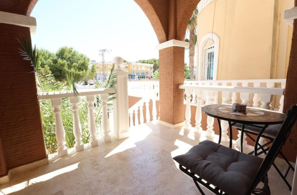 Herverkoop - villa - Villamartin - Costa Blanca