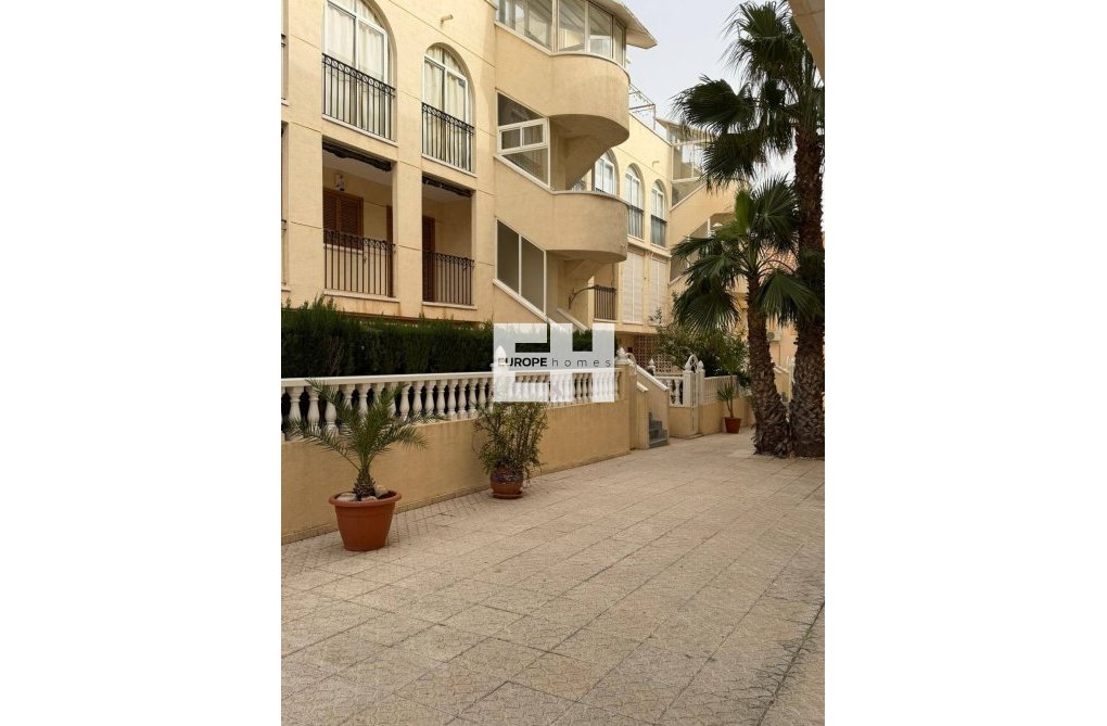 Resale - Apartment - Orihuela Costa - La Regia