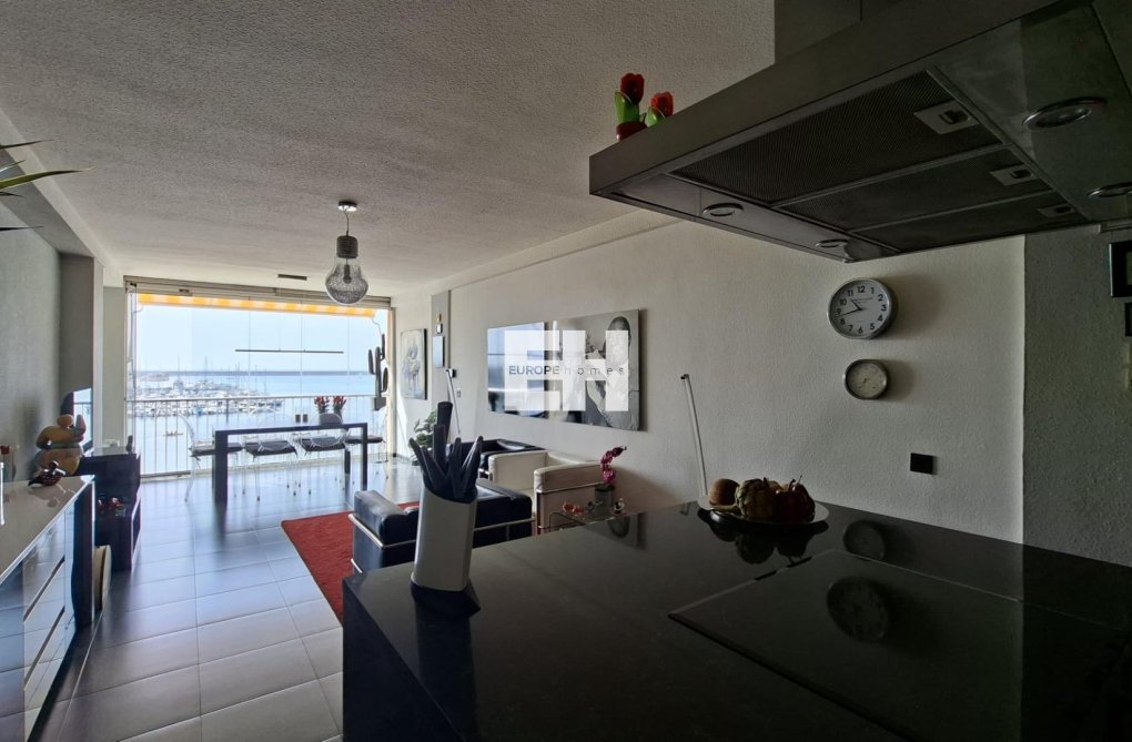 Resale - Apartment - Torrevieja - Acequion