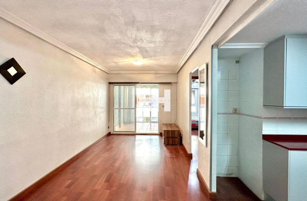 Resale - Apartment - Torrevieja - Acequion