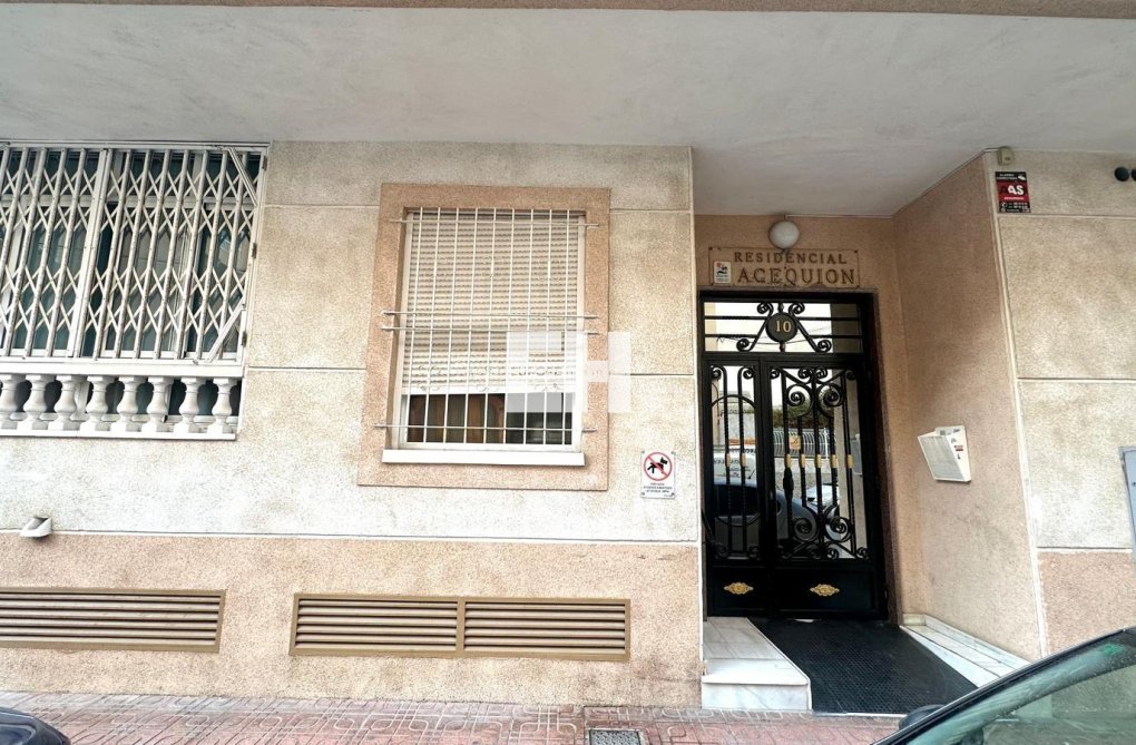 Resale - Apartment - Torrevieja - Acequion