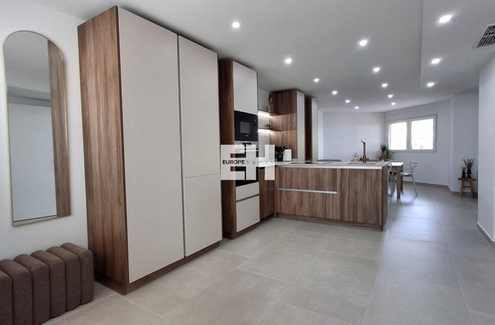 Resale - Apartment - Torrevieja - Acequion
