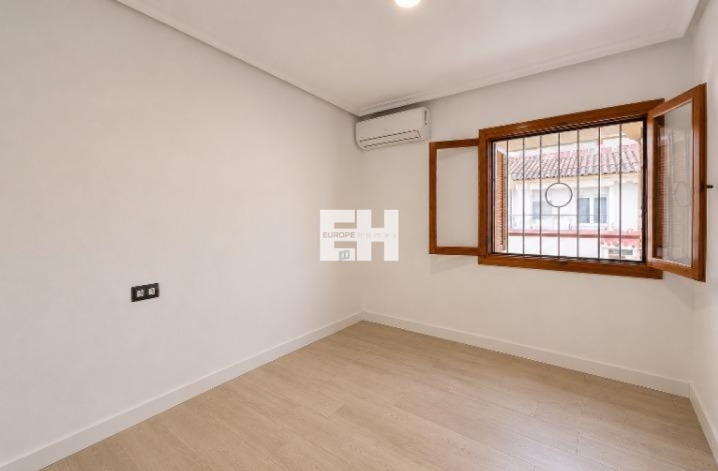 Resale - Apartment - Torrevieja - Acequion