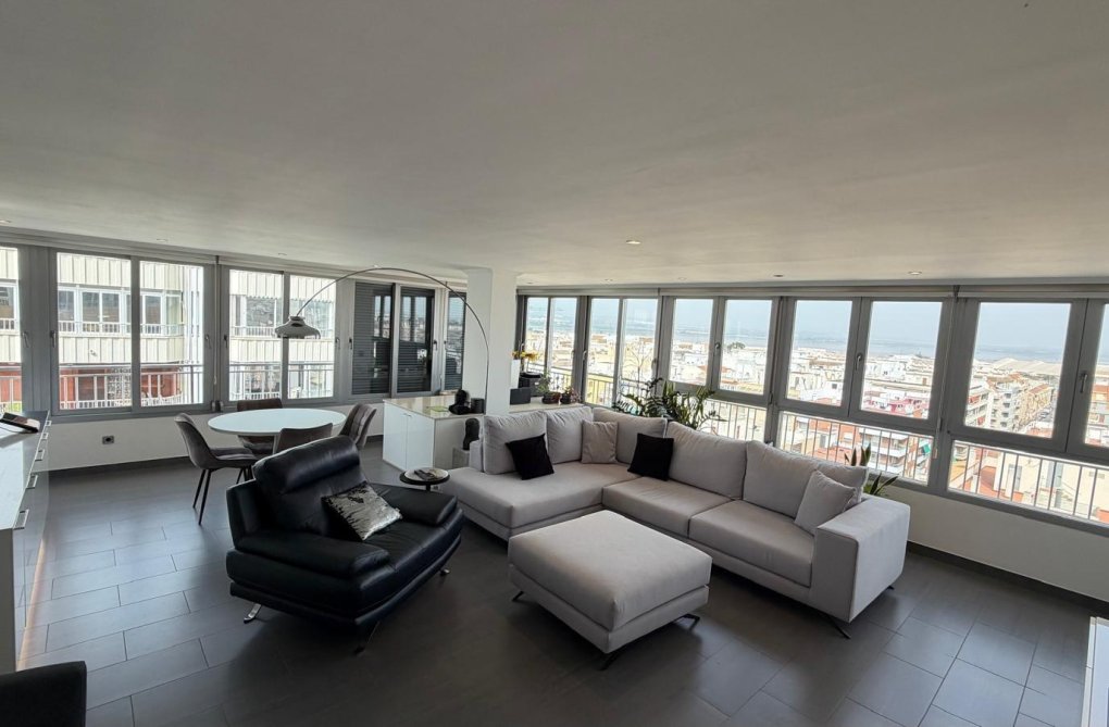 Resale - Apartment - Torrevieja - Acequion