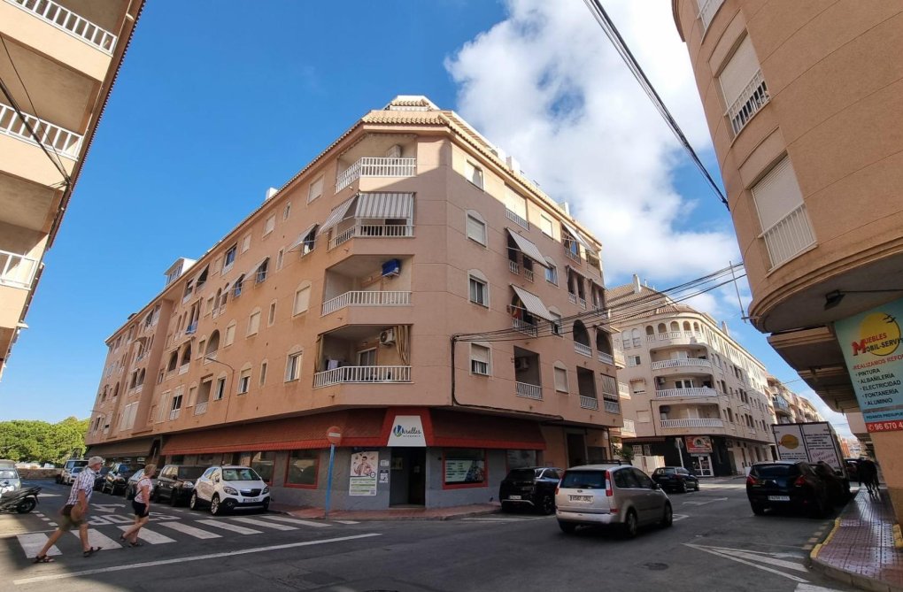 Resale - Apartment - Torrevieja - Acequion