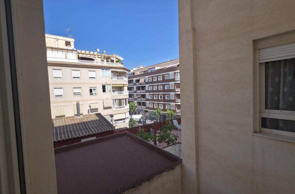 Resale - Apartment - Torrevieja - Acequion