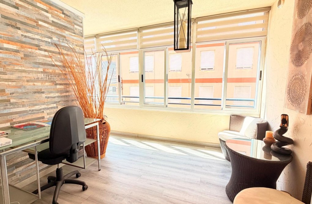 Resale - Apartment - Torrevieja - Acequion