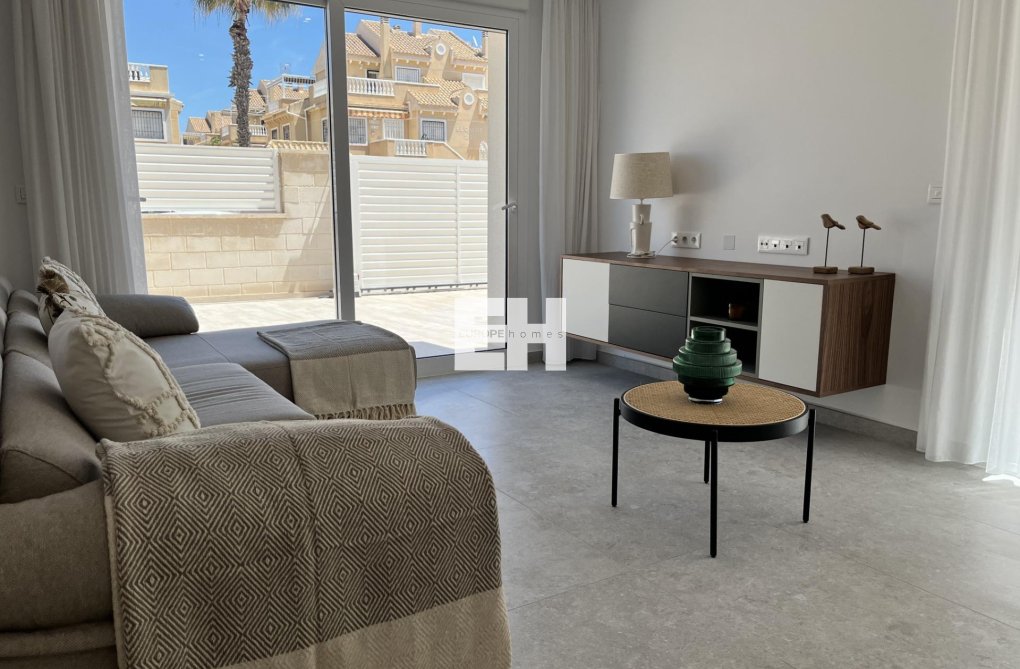Resale - Apartment - Torrevieja - Aguas Nuevas