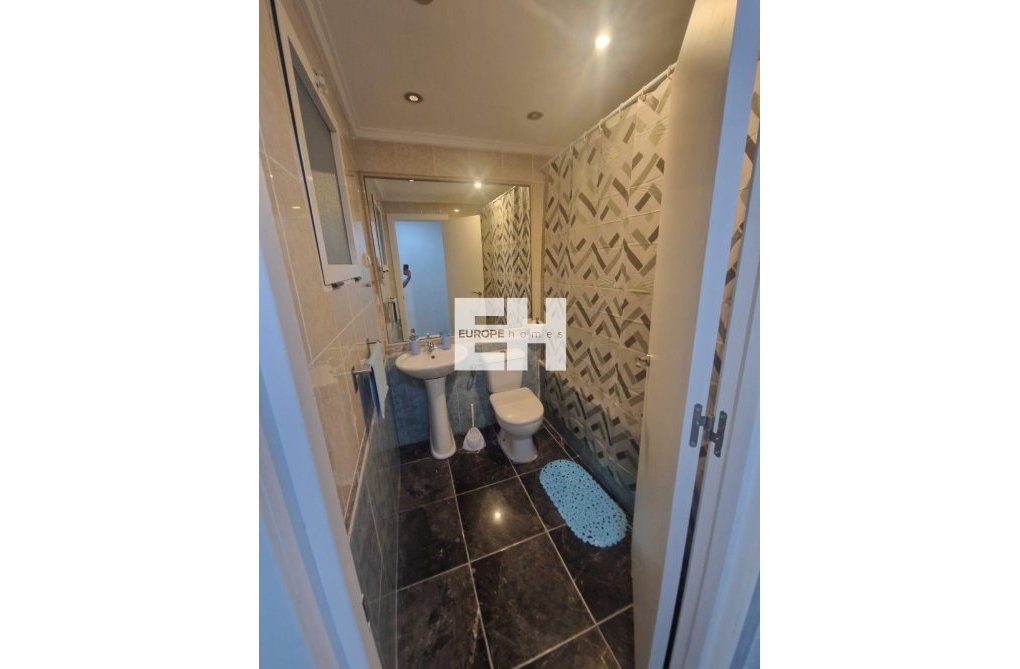 Resale - Apartment - Torrevieja - Centro - Muelle Pesquero