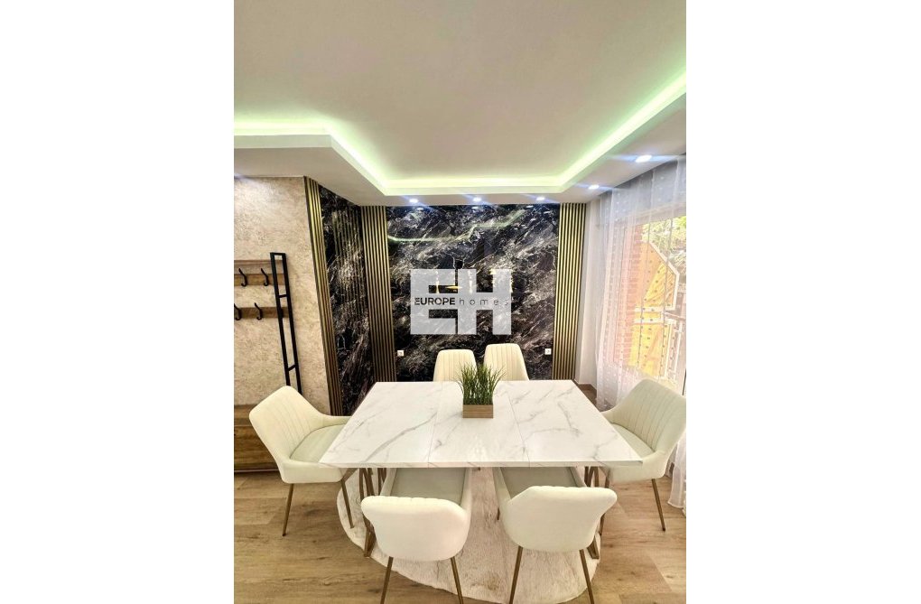 Resale - Apartment - Torrevieja - Centro - Muelle Pesquero