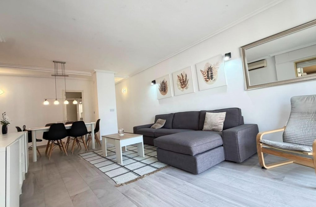 Resale - Apartment - Torrevieja - Centro - Muelle Pesquero