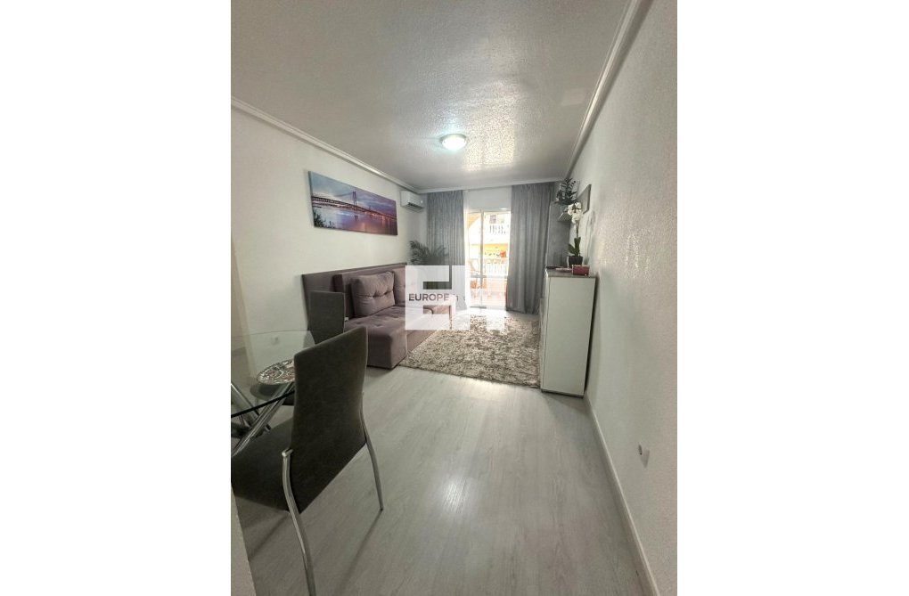 Resale - Apartment - Torrevieja - Centro