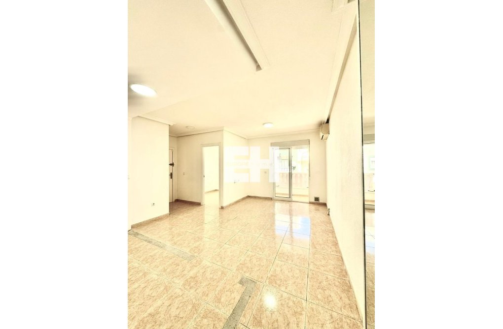 Resale - Apartment - Torrevieja - Centro
