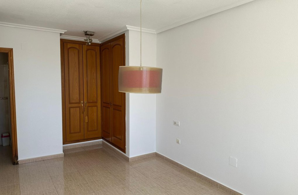 Resale - Apartment - Torrevieja - Centro