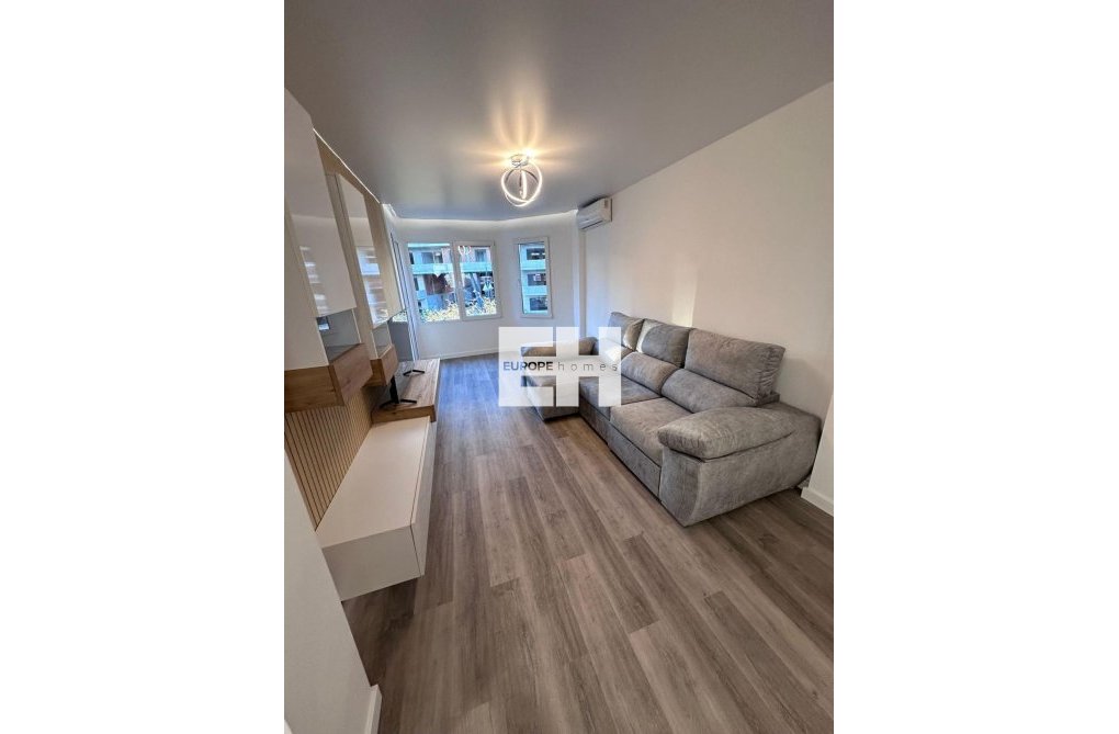 Resale - Apartment - Torrevieja - Estacion De Autobuses