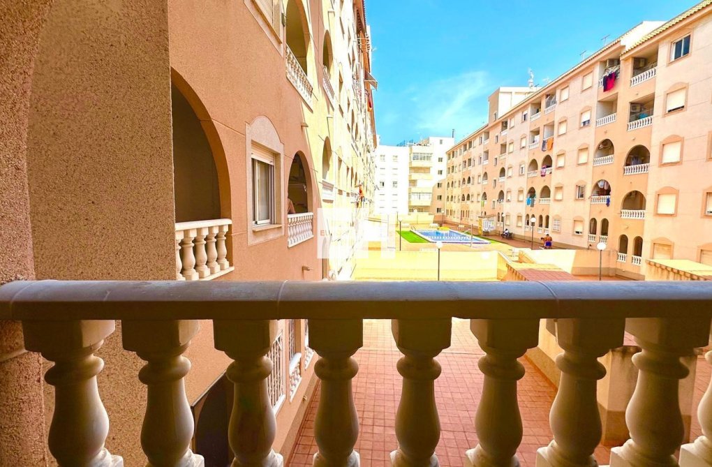 Resale - Apartment - Torrevieja - Estacion De Autobuses