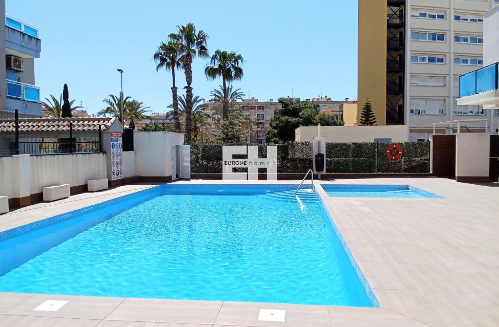 Resale - Apartment - Torrevieja - Estacion De Autobuses