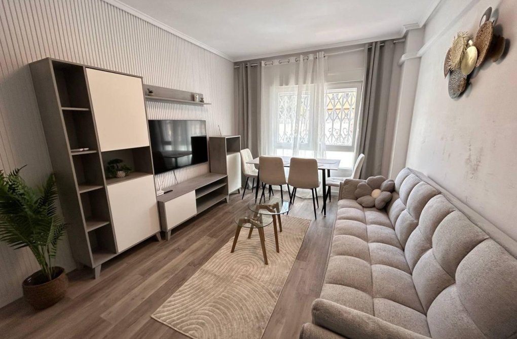 Resale - Apartment - Torrevieja - Estacion De Autobuses