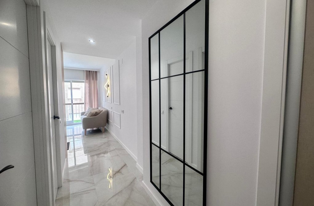 Resale - Apartment - Torrevieja - Estacion De Autobuses