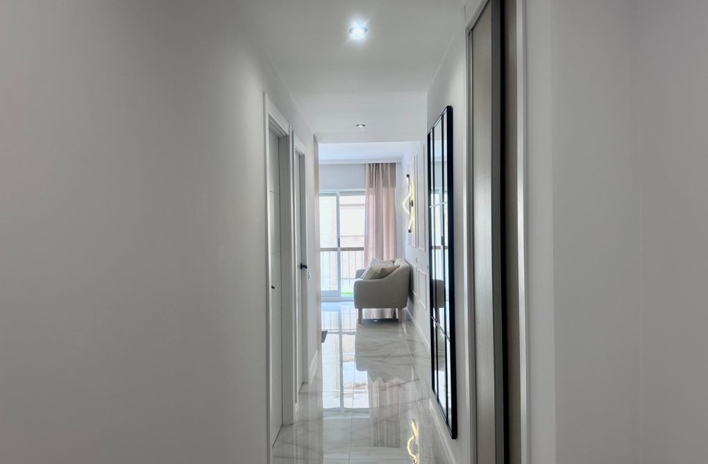 Resale - Apartment - Torrevieja - Estacion De Autobuses