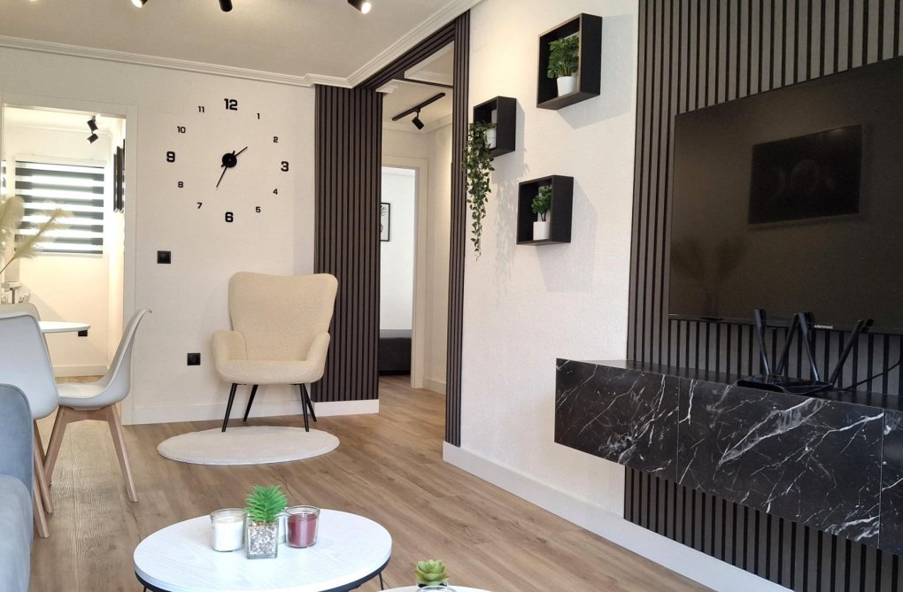 Resale - Apartment - Torrevieja - Estacion De Autobuses