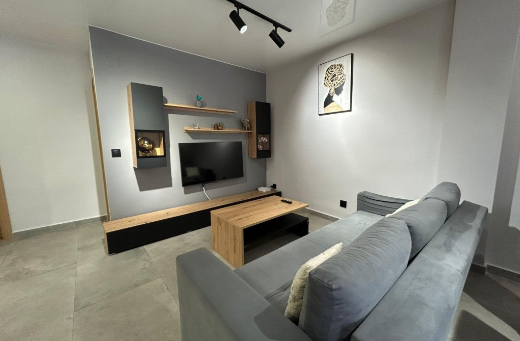 Resale - Apartment - Torrevieja - Estacion De Autobuses