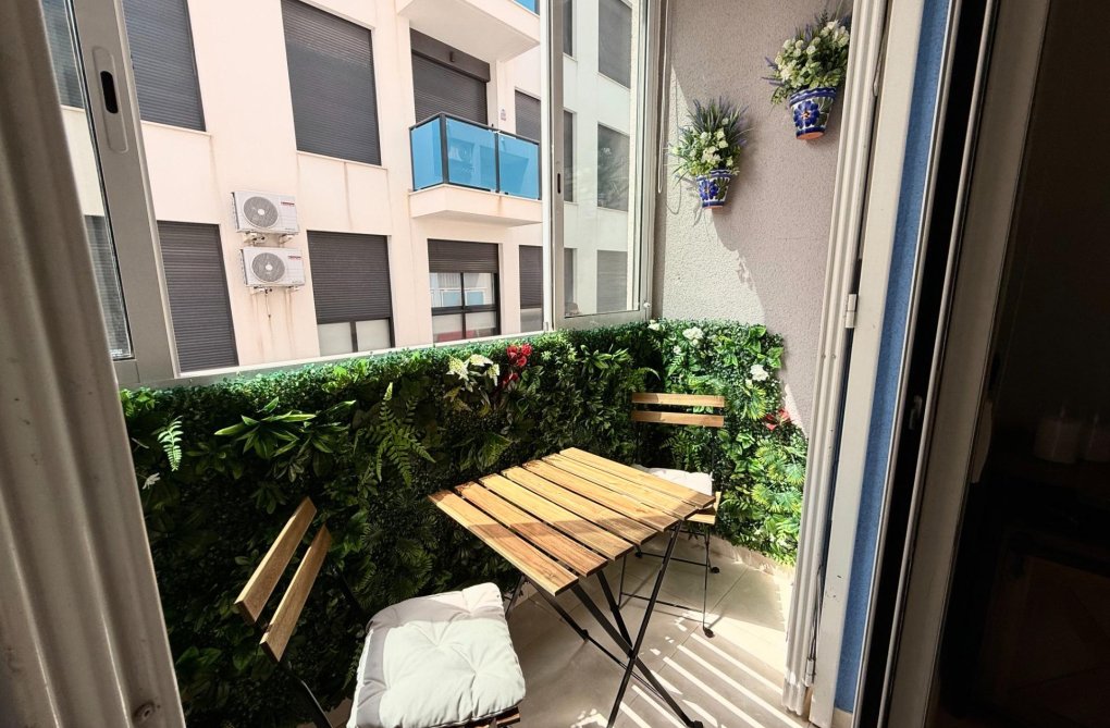 Resale - Apartment - Torrevieja - Estacion De Autobuses