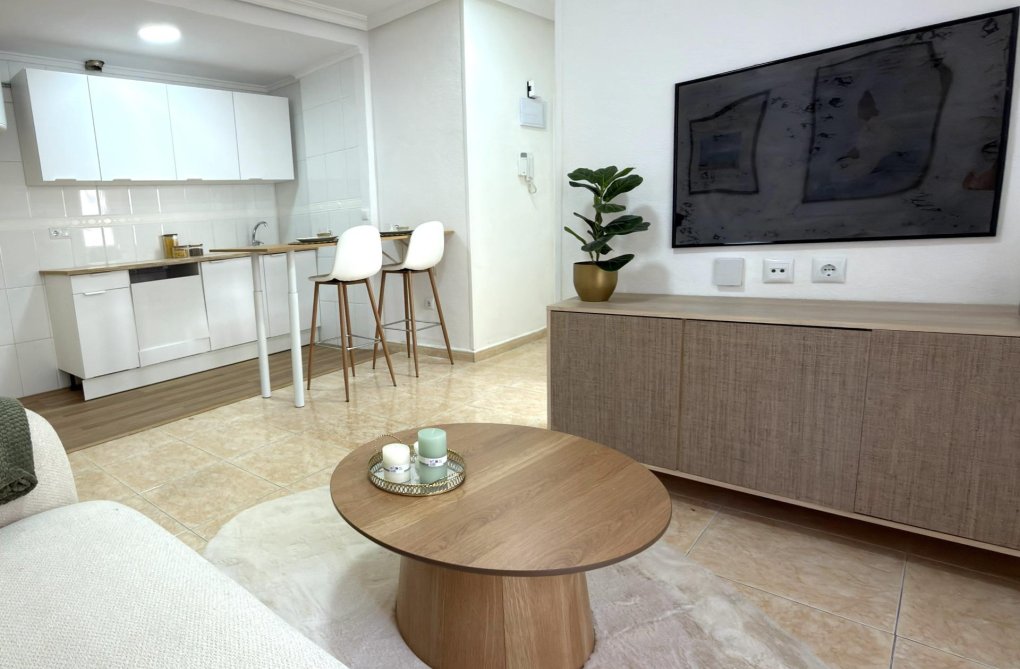 Resale - Apartment - Torrevieja - Habaneras
