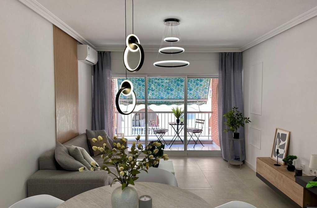 Resale - Apartment - Torrevieja - Habaneras