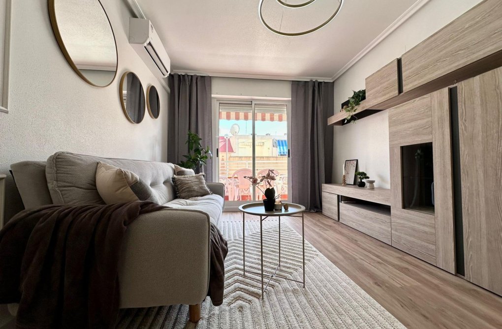 Resale - Apartment - Torrevieja - Habaneras