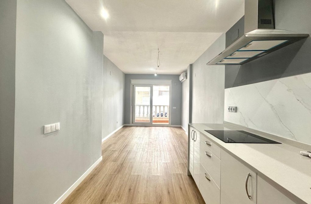 Resale - Apartment - Torrevieja - La Mata Pueblo