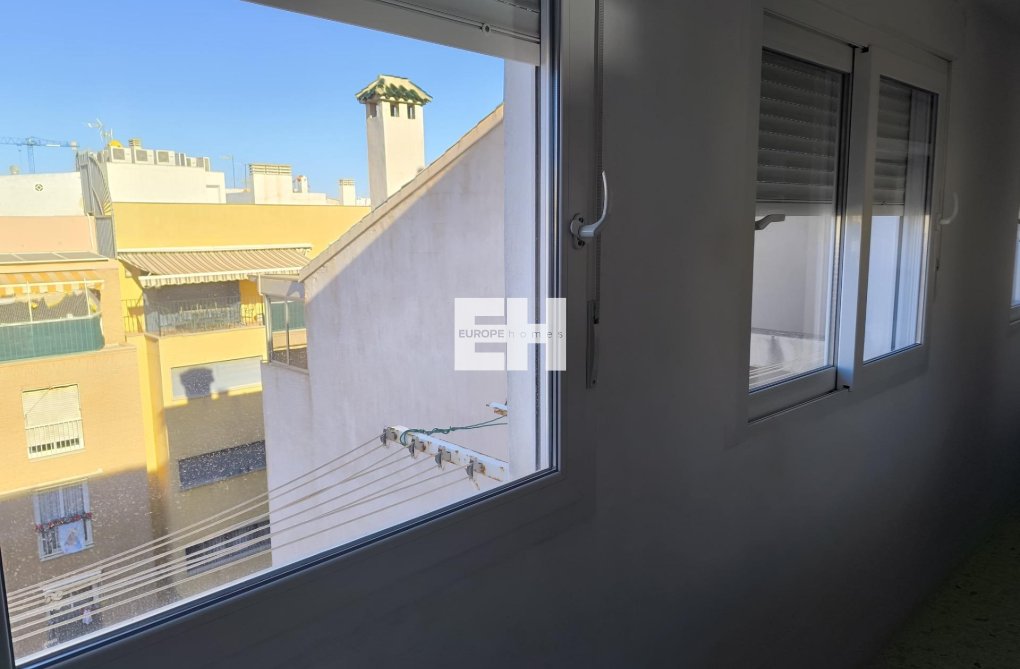 Resale - Apartment - Torrevieja - Las Piscinas Naturales