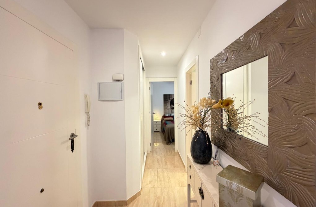 Resale - Apartment - Torrevieja - Paseo Maritimo
