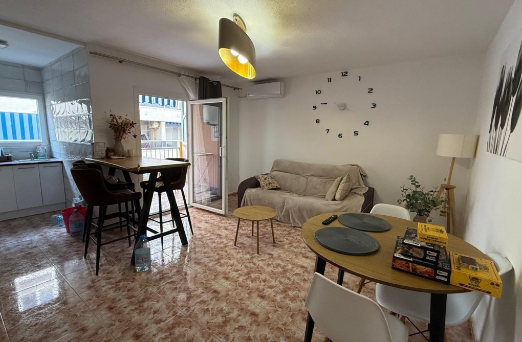 Resale - Apartment - Torrevieja - Playa de los Locos
