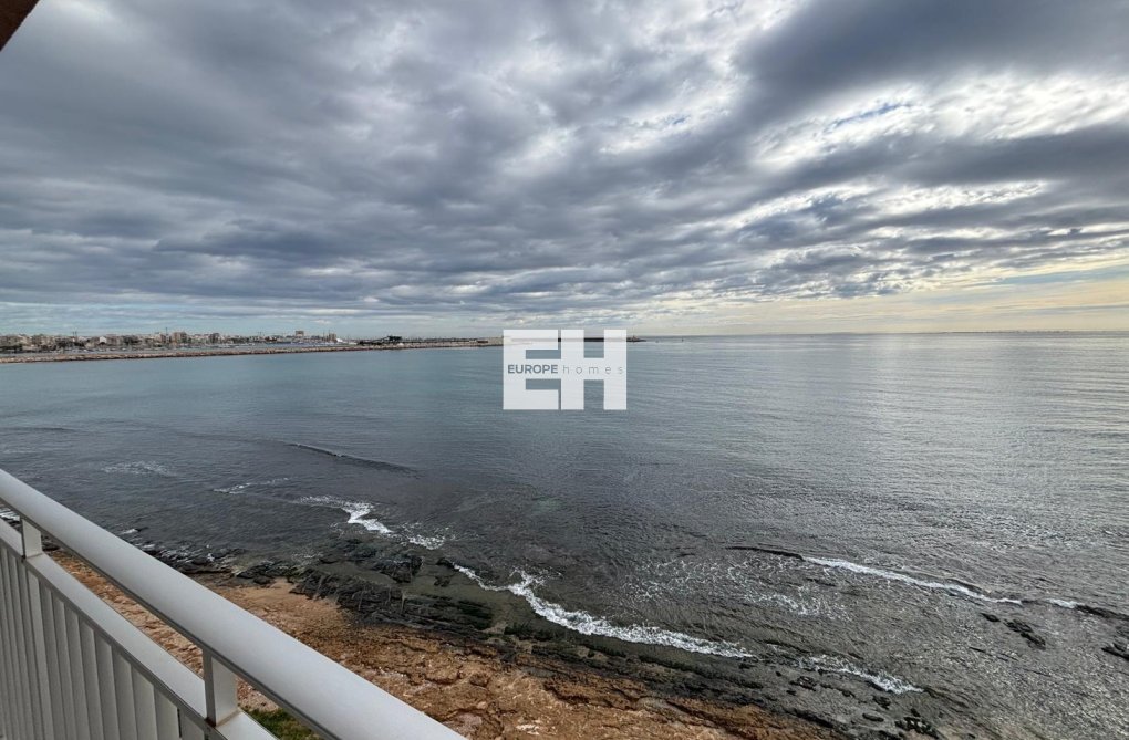 Resale - Apartment - Torrevieja - Playa de los Naúfragos
